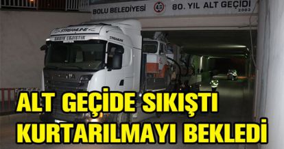 ALT GEÇİDE SIKIŞTI