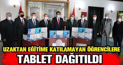 ÖĞRENCİLERE TABLET DAĞITILDI