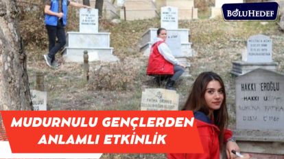 MUDURNULU GENÇLERDEN ANLAMLI ETKİNLİK YAZISI KAYBOLAN MEZAR TAŞLARINI BOYADILAR