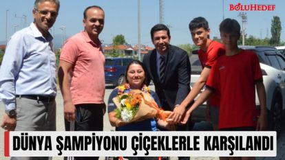 DÜNYA ŞAMPİYONU ÇİÇEKLERLE KARŞILANDI