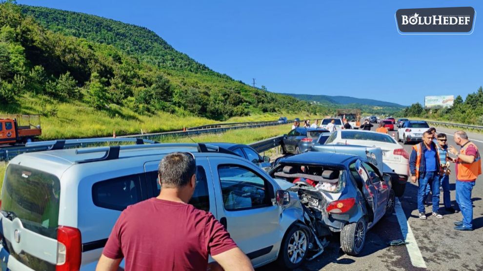 ANADOLU OTOYOLU'NDA 6 ARAÇ BİRBİRİNE GİRDİ: 1 KİŞİ YARALANDI