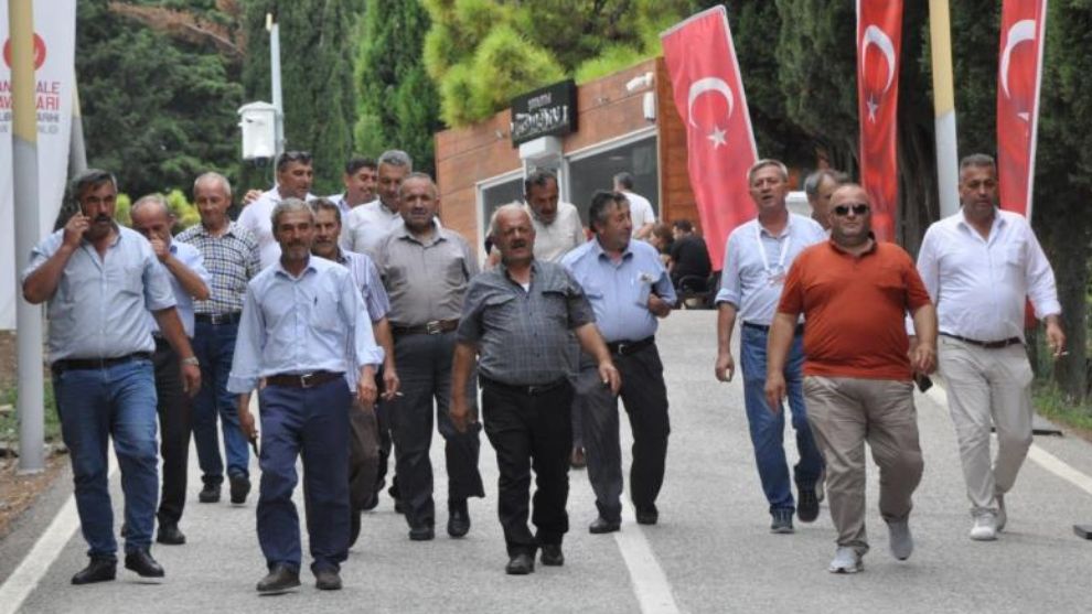 Çanakkale’de şehitlikleri ziyaret etti