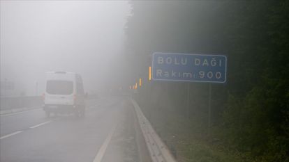 Bolu Dağı'nda kar ve sis etkili oldu