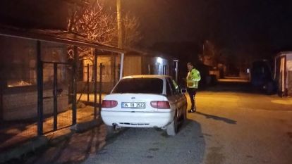 Çalıntı otomobille gezen iki kişi gözaltına alındı