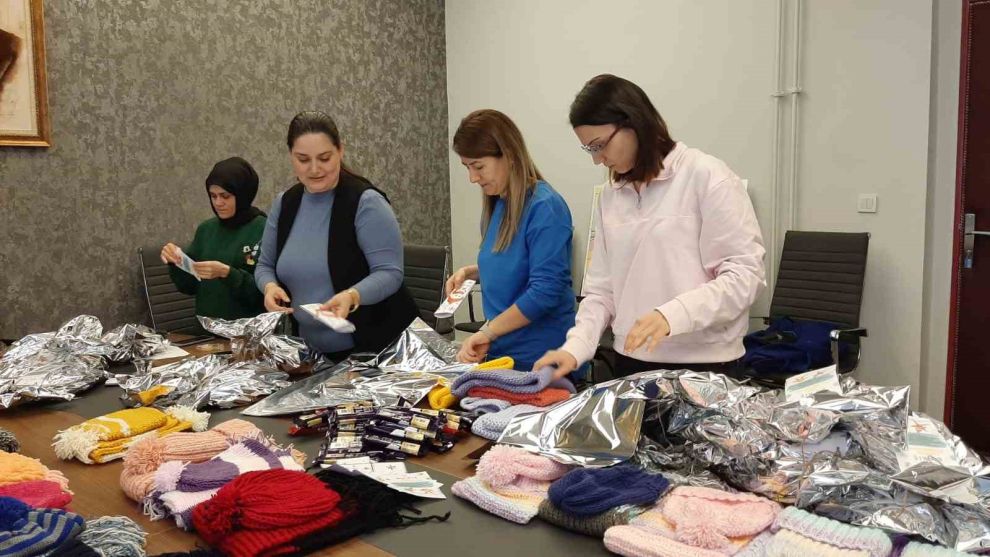 Hazırlanan Paketler depremzede öğrencilere ulaştırıldı