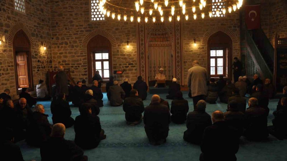Kanuni Sultan Süleyman'ın yaptırdığı camide 7 yıl sonra ilk namaz