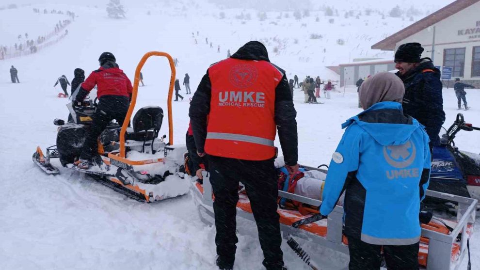 Kayak yaparken yaralananların yardımına UMKE ve jandarma yetişti