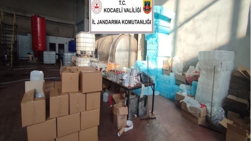 Kocaeli'de 16 ton 990 litre etil alkol ele geçirildi