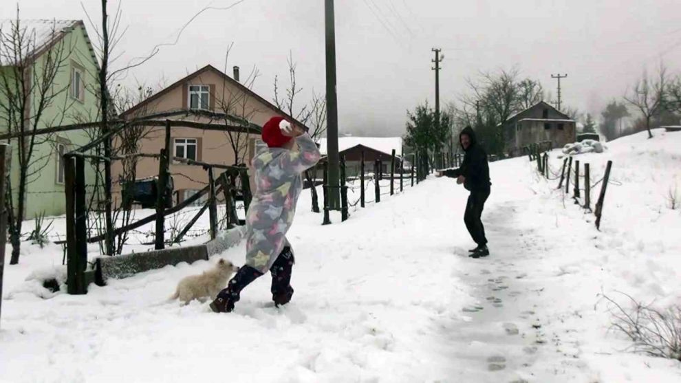 Sakarya'nın o mahallesinde kar kalınlığı 45 santimetreye ulaştı