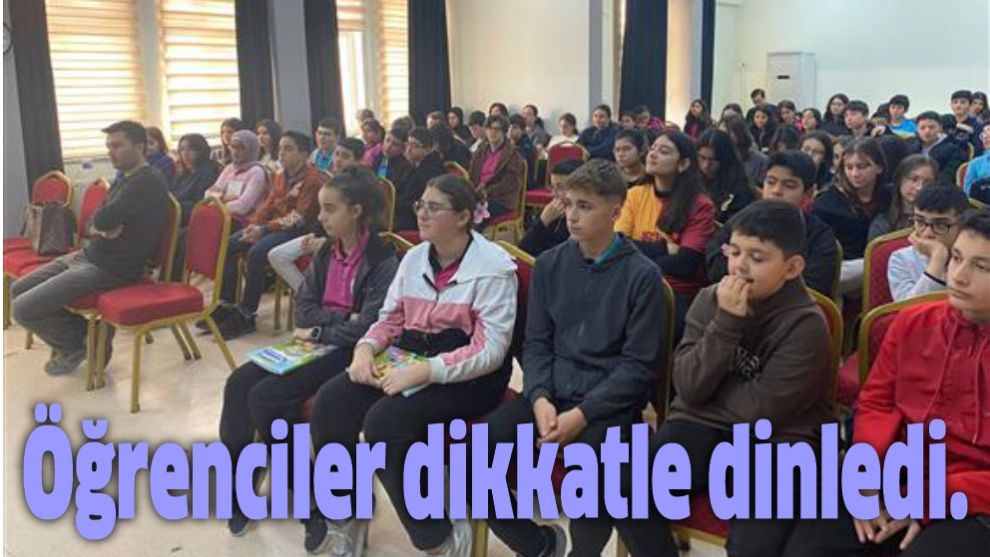 Öğrenciler dikkatle dinledi.