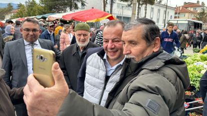 Bolu Tanju Özcan diyor! Pazaryerinde halkın ilgisinden yürümekte zorlandı