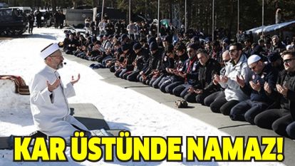 Bolu'da Gençlerle Cuma Namazını Kıldırdı