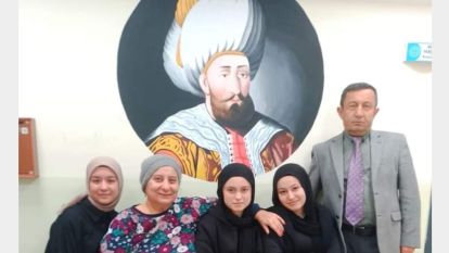 Güzel sanatlar Lisesi öğrencileri, ilkokulun duvarlarını rengarenk yaptı