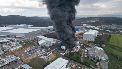 Alev alev yanan fabrika havadan görüntülendi