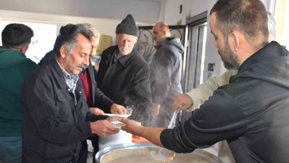 Asrın felaketinde enkazda can aramıştı, sene-i devriyesinde ise kuran okutup yemek dağıttırdı