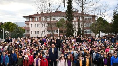 Depremlerde hayatını kaybedenler okullarda anıldı