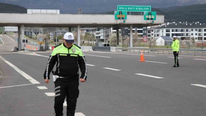 Göçmen kaçakçısı yakalandı, 5 yabancı uyruklu sınır dışı edildi