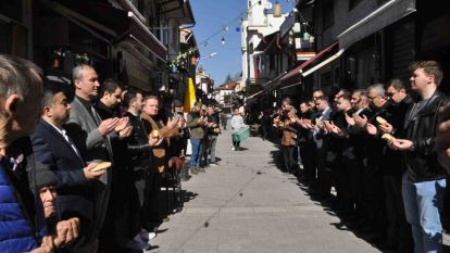 O ilçede her cuma dua vaktinde hayat duruyor