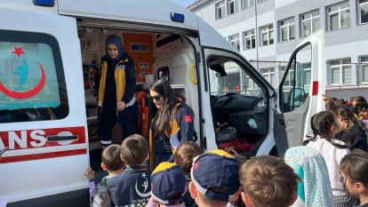 Öğrencilere ambulans tanıtıldı