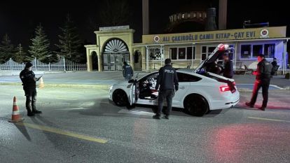 Sakarya Üniversitesi kampüs bölgesinde aranması bulunan 5 şahıs yakalandı