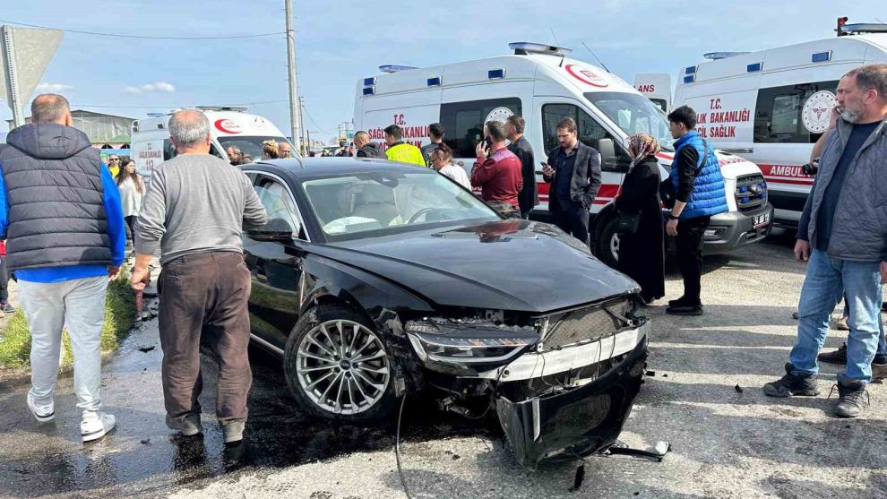 AK Parti Sakarya Milletvekili Ali İnci’nin karıştığı kazada 5 kişi yaralandı