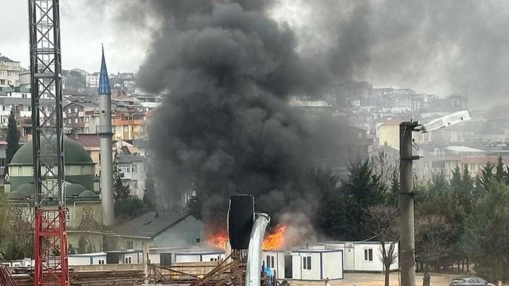 İşçilerin kaldığı konteyner alev alev yandı