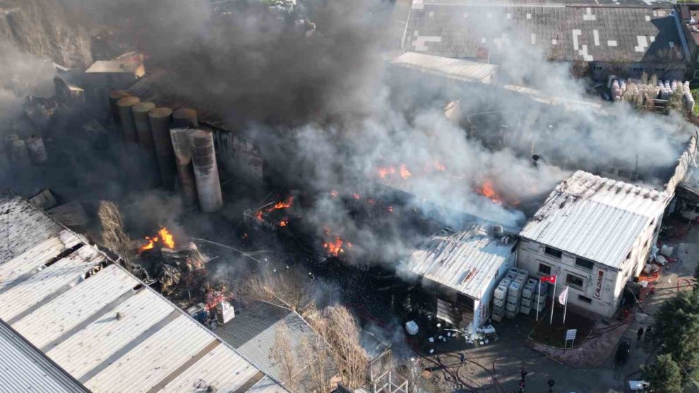 Kocaeli'de fabrikada çıkan yangın kontrol altına alındı