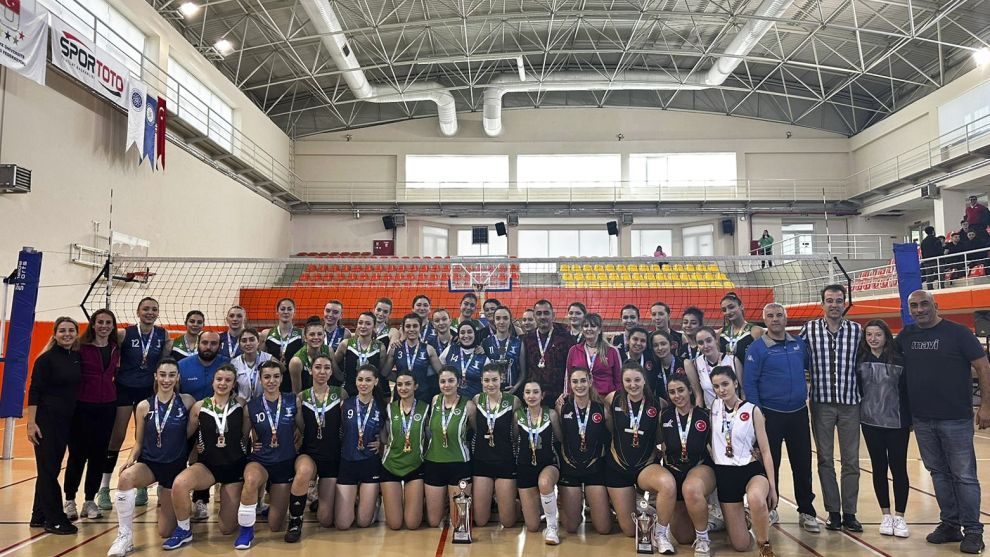 SUBÜ’den kadın ve erkek voleybolda ikincilik