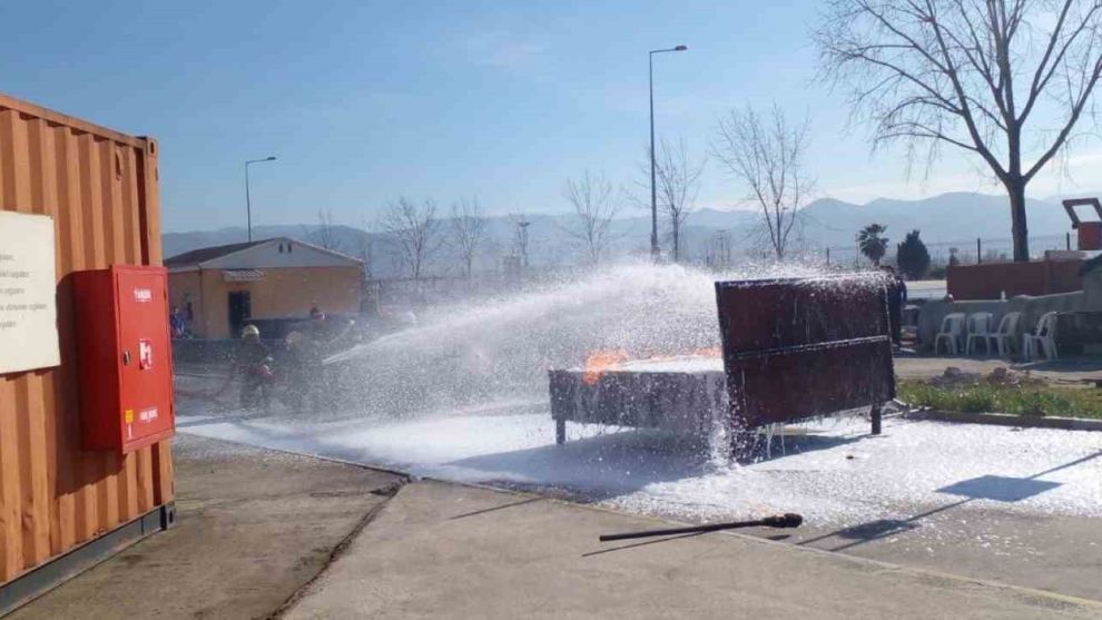 Tersane personellerine yangın eğitimi