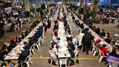 Başkan Hürriyet, ilk iftarı İzmitlilerle birlikte yaptı