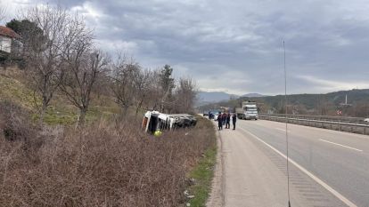 Devrilen tırın sürücüsü yaralandı