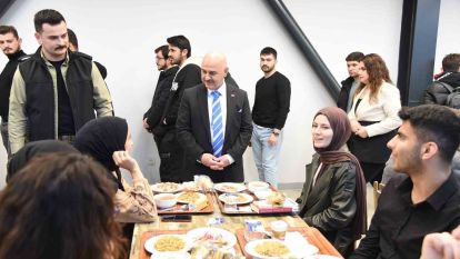 Düzce Üniversitesi öğrencileri için iftar programı düzenledi