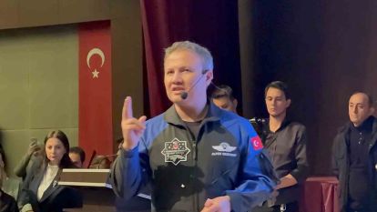 İlk Türk astronot Alper Gezeravcı Düzce'de gençlerle buluştu