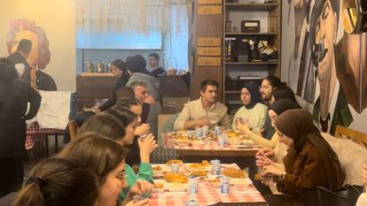 Öğrenciler Hatay'daki kardeşleri için iftar sofrası kurdu