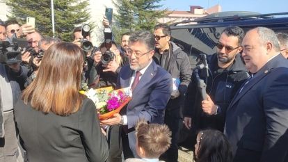 Tarım Bakanı'ndan Vali ve gazeteciye kadınlar günü hediyesi