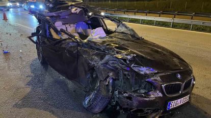 TEM'de tıra çarpan otomobilin tavanı koptu: 1 ölü, 2 yaralı