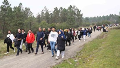 Vali Aslan gençlerle birlikte doğa yürüyüşü yaptı