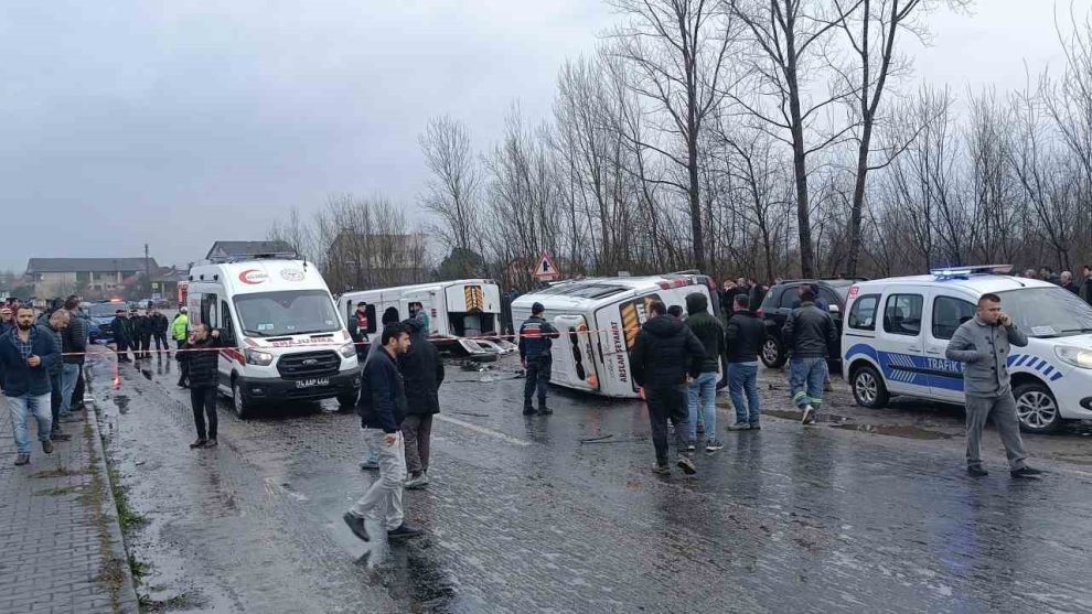 Bartın'da işçi servisleri kaza yaptı: 1 ölü, 15 yaralı