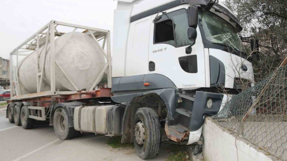 Direksiyon başında kalp krizi geçirerek kaza yapan şahıs hastanede hayatını kaybetti