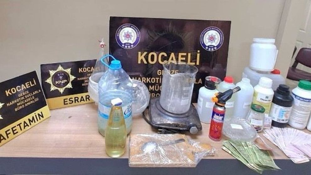 Kocaeli'de zehir tacirlerine operasyon : 3 tutuklama