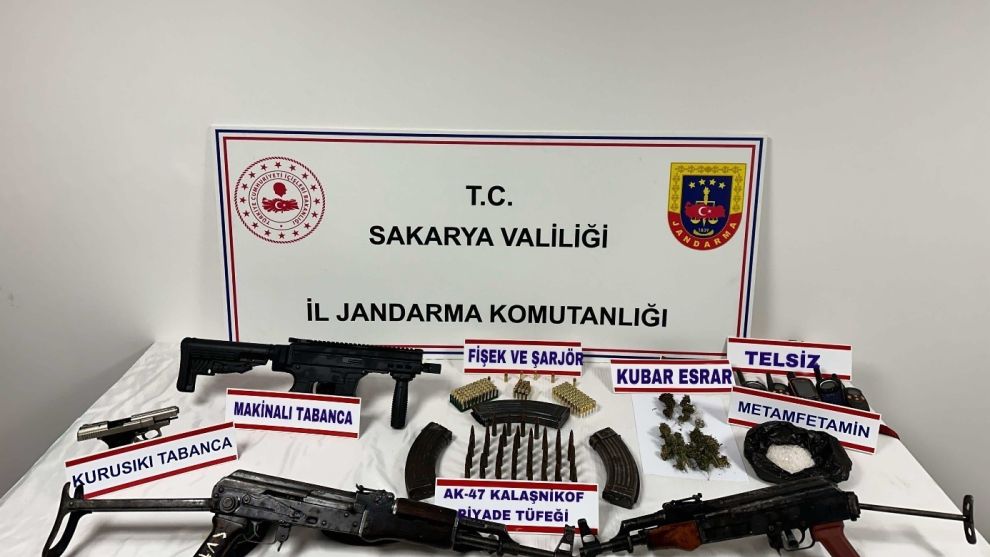 Sakarya'da 2 adet kalaşnikof ele geçirildi