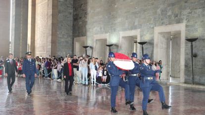 Başkan Hürriyet Anıtkabir'i ziyaret etti