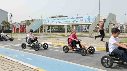 Çocuklar direksiyon başına geçti : Trafik kültürü ve bilinci aşılanıyor