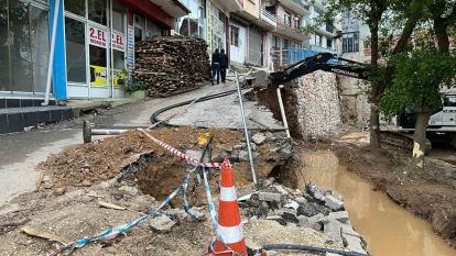 İstinat duvarı ikinci kez çöktü: 5 katlı bina boşaltıldı