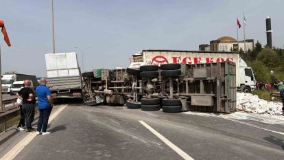 TEM otoyolunda büyük kaza, yol trafiğe kapandı