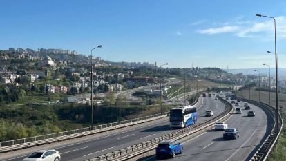 TEM Otoyolu'nun Kocaeli geçişinde akıcı bayram trafiği yoğunluğu