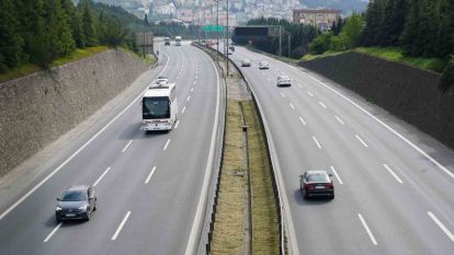 TEM'de trafik bayram tatilinin 2'nci gününde akıcı seyrediyor