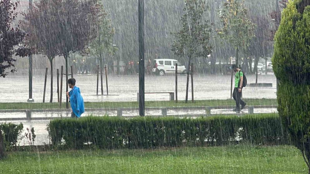 Gök gürültülü sağanak yağış uyarısı yapıldı