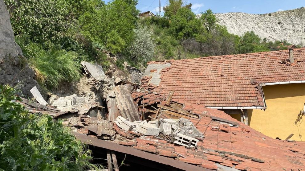 Karabük’te heyelan nedeniyle 4 ev boşaltıldı