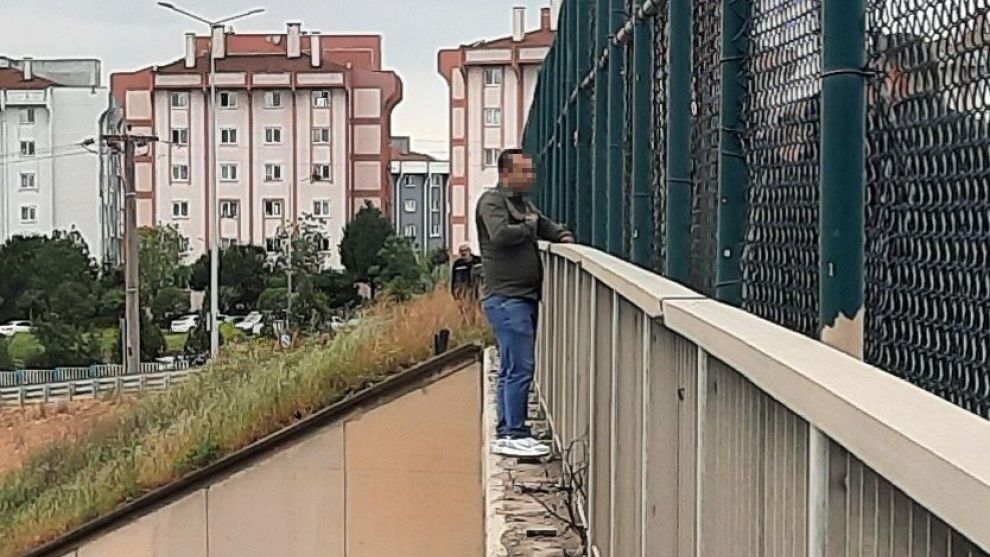 TEM Otoyolu köprüsünde intihar girişiminde bulunan şahsı polis ikna etti